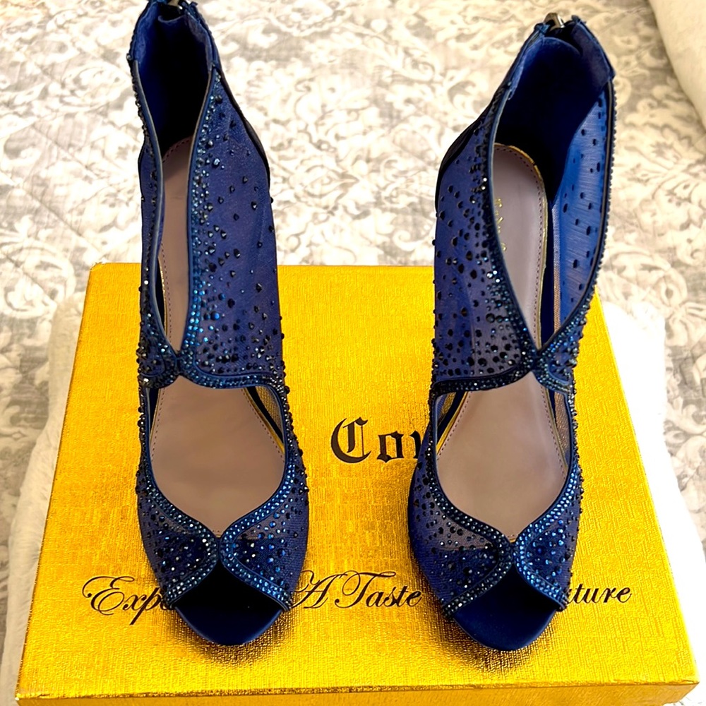 High heels navy blue with beautiful riñe  stones size 71/2